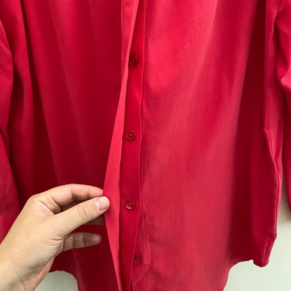 EQUIPMENT Silk Off-shoulder Button Front Top - Picture 11 of 12